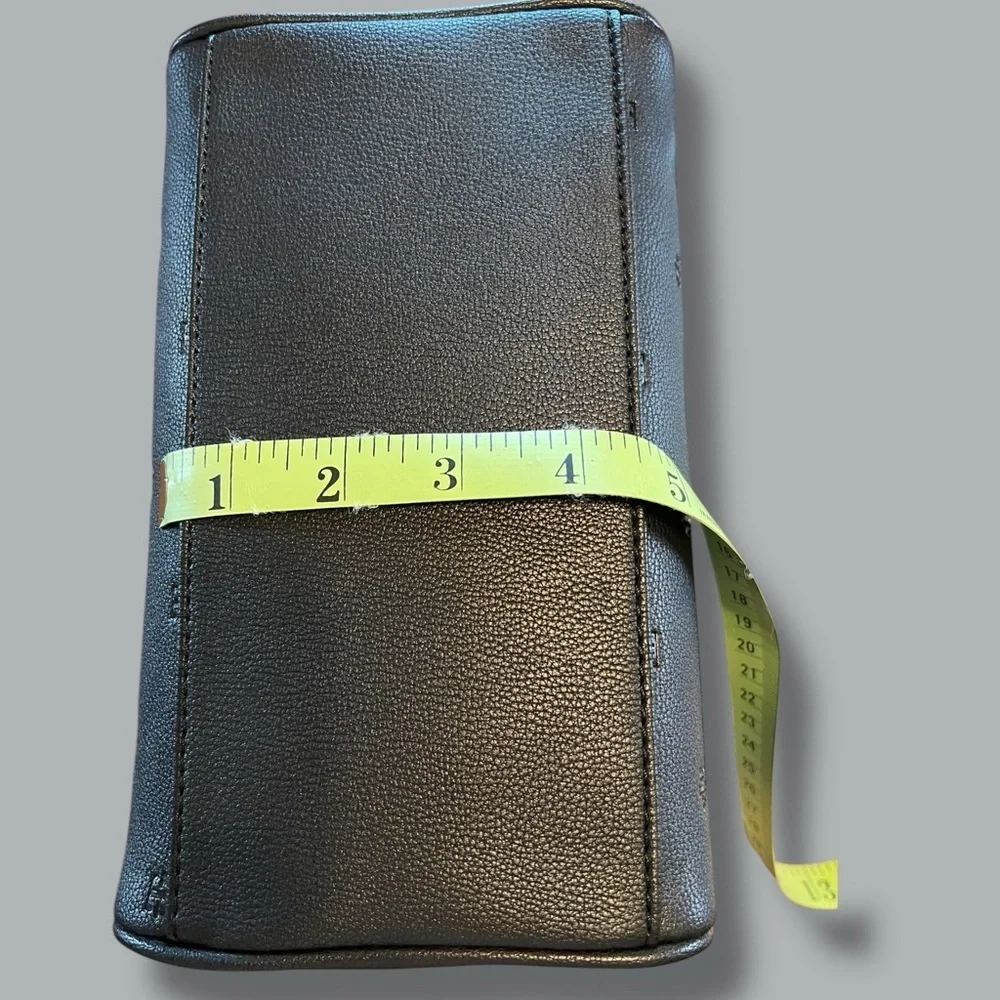 Tommy Hilfiger handle design